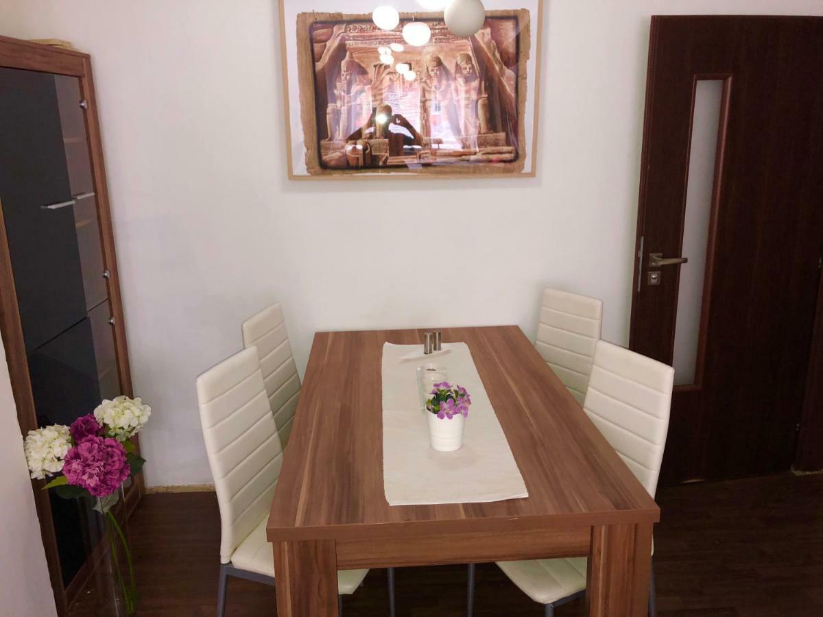 Apartman V Centru Mostu Apartment Ngoại thất bức ảnh